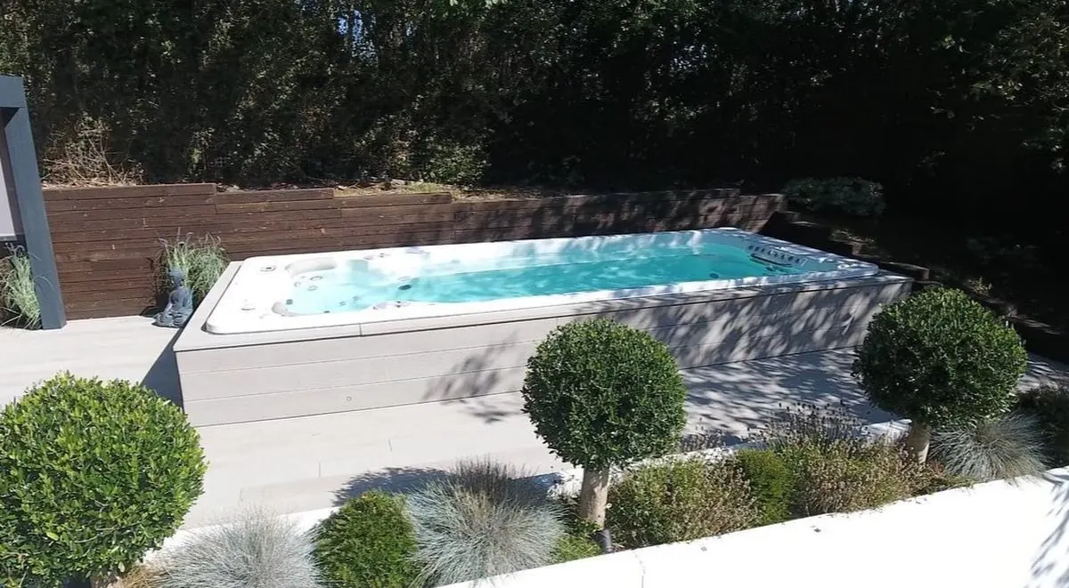 Basen Hydropool Swim Spa w zabudowie ogrodowej